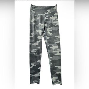 Aerie Green and White Chill Play Move Legging Size M